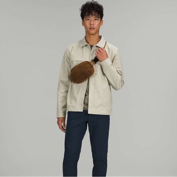 Lululemon Everywhere Fleece Belt Bag
Burnt Caramel - Picture 3 of 6